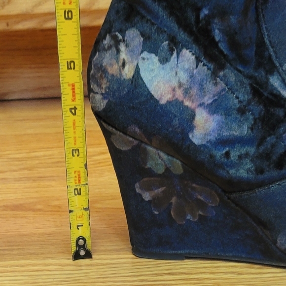 Report Randi Velvet Wedge Bootie - Picture 5 of 7
